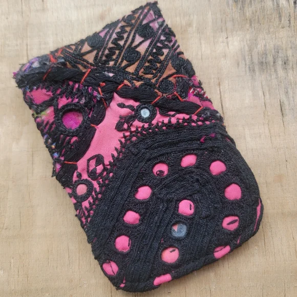 🎱🔮 Free People Boho Embroidered Repurposed vtg banjara hippie Wallet card case - Picture 10 of 16